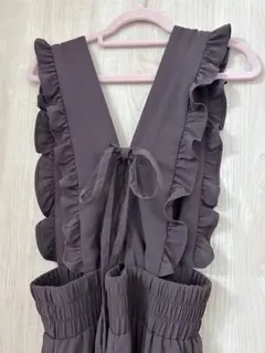 ブラウンフリル付きオールインワン、秋からの季節に　茶色　パンツ　前後2way