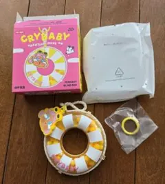 【新品】POPMART CRYBABY キーホルダー浮き輪　イエロー
