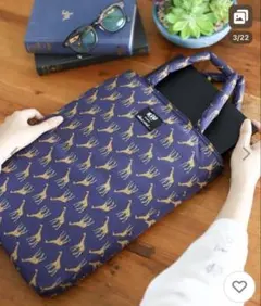 新品niko and … ニコアンド　KIU キリン柄 ネイビーパソコンバッグ