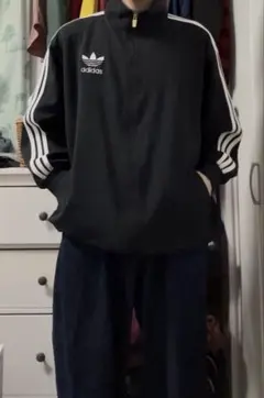 adidas トラックジャケット 黒 3本ライン