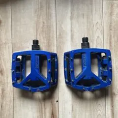 grunge フラットペダル ブルー 自転車パーツのサムネイル