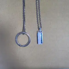 シルバーリングとペンダントのネックレス