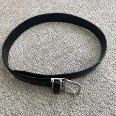 黒のベルト シルバーのバックル　学生用