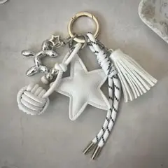 ホワイト 星型キーホルダー タッセル付き じゃらじゃらキーホルダー カラナビ