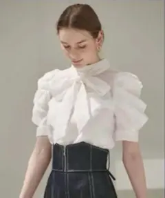 ト*ケ様 And Coutureキャミ付き肩シフォンボウタイ付きブラウスのサムネイル