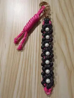 マクラメ編みストラップ 黒とピンク