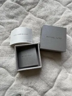 マイケルコースネックレスケース