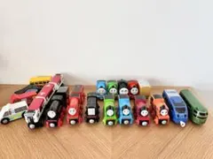 R*O様 木製トーマス　電車　おもちゃ　まとめ　19台セット　レール　ブリオ　プ