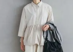 ペプラムブラウス