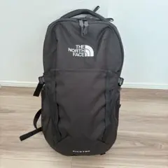 THE NORTH FACE PIVOTER ブラックリュック