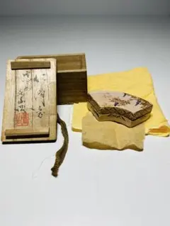 時代物　真葛香山造　仁清写　扇形陶器香合 花柄 共布　木箱付き