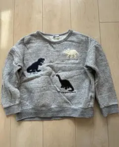 KP BOY ケーピーボーイ　恐竜刺繍トレーナー