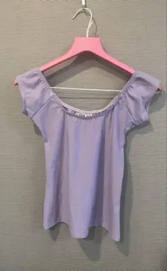 SODA BLU ラベンダーオフショルダーTシャツ