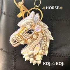 245.馬 干支 お正月 ビーズ 刺繍 ブローチ バッグチャーム ハンドメイド