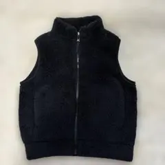 美品　UNIQLO黒いノースリーブベスト サイズ120