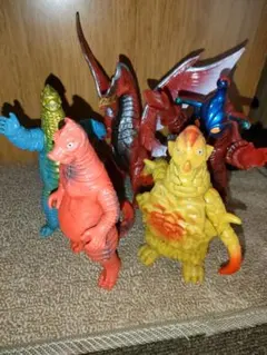 ウルトラマン　人形　怪獣　年代物　ソフビ　硬質ソフビ　バンダイのサムネイル