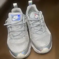 NIKE 厚底スニーカー メタリックシルバー
