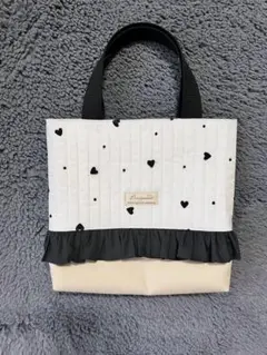 軽量ꕤヌビ風オリジナルキルティング×ハートチュールレースフリル付きトートバッグ
