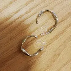ノンホールピアス　シルバー ツイストフープデザイン