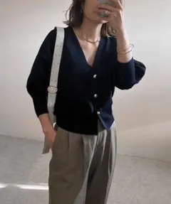 Bonjour SaganゴールドボタンパフスリーブVネックニットカーディガン