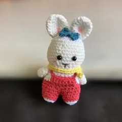 手編みのウサギのあみぐるみ