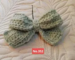 No.352　リボンチャーム　グリーン　編み物　毛糸　緑　キーホルダー