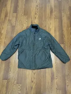 adidas オリーブグリーン ダウンジャケット（リバーシブル）