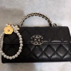 新品未使用 ブラック キルティング バッグ　ストラップ付き取り外し可能