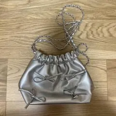 リボン装飾 シルバーショルダーバッグ