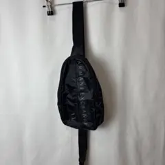ARMANI EXCHANGE ブラック スリングバッグ