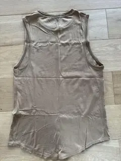 Lululemon ベージュ ノースリーブ タンクトップ