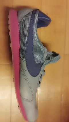 NIKE スエードスニーカー　グレー　ピンク