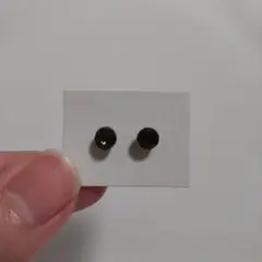 ダークグリーン クリスタル スタッドピアス 2個セット