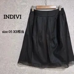 INDIVI フレアスカート 黒 光沢感 上品 小さいサイズ きれいめ 大人