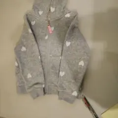 ハート模様 グレー パーカーとカーディガン