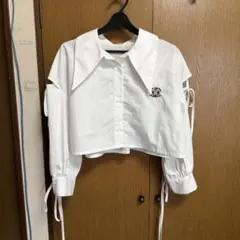 Chico チコ 肩スリット短丈シャツ 白 ブラウスのサムネイル