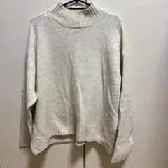 ユニクロ　アイボリー タートルネック セーター
