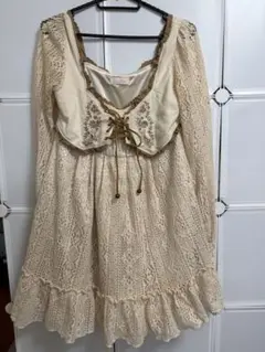 LIZLISAレースフリル付き　ベージュ　ワンピース