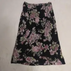 値下げ　23区　フレアスカート 花柄 黒のサムネイル
