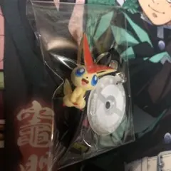 貴重　ポケモン　ビクティニ　リフレクターストラップ