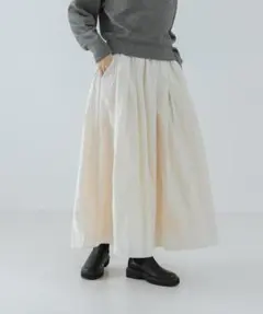 新品◆メモリータフタボリュームスカート《WHITE:36》アーバンリサーチ