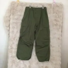 美品　GU スーパーワイドカーゴパンツ　Mサイズ　オリーブ