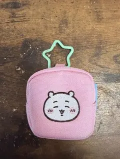 ちいかわ カラビナつき刺繍スクエアミニポーチ
