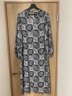 【美品】FOREVER21 ロングシャツカーディガン Fサイズ 黒 ペイズリー柄