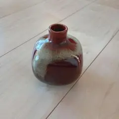 ころんとした花瓶