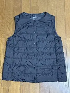 無印良品　軽量ダウンノーカラーベスト　ブラック
