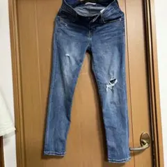 リーバイスダメージ加工ブルーデニムパンツ