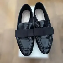 ZARA エナメルブラックリボンローファー