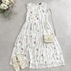美品　QUEENS COURT 花柄ティアードワンピース ノースリーブ 小花柄のサムネイル