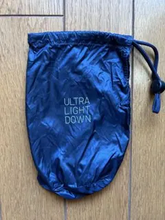 ユニクロ　ウルトラライトダウン　収納袋　ネイビー